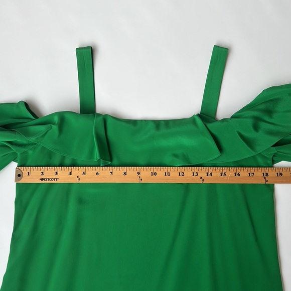 J. Crew Silk Cold Shoulder Green
Ruffle Top. Size 6 - Picture 12 of 14